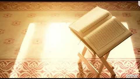 من فوائد الاستماع للقرآن الكريم  : أن من يستمع القرآن الكريم يكون أقوى على التدبر ممن يقرأ  .
