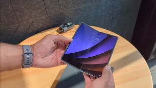 Honor Magic Vs: Thinnest & Lightest Foldable