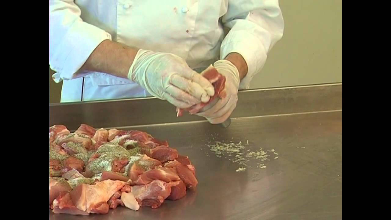 disosso spalletta e preparazione salsicce