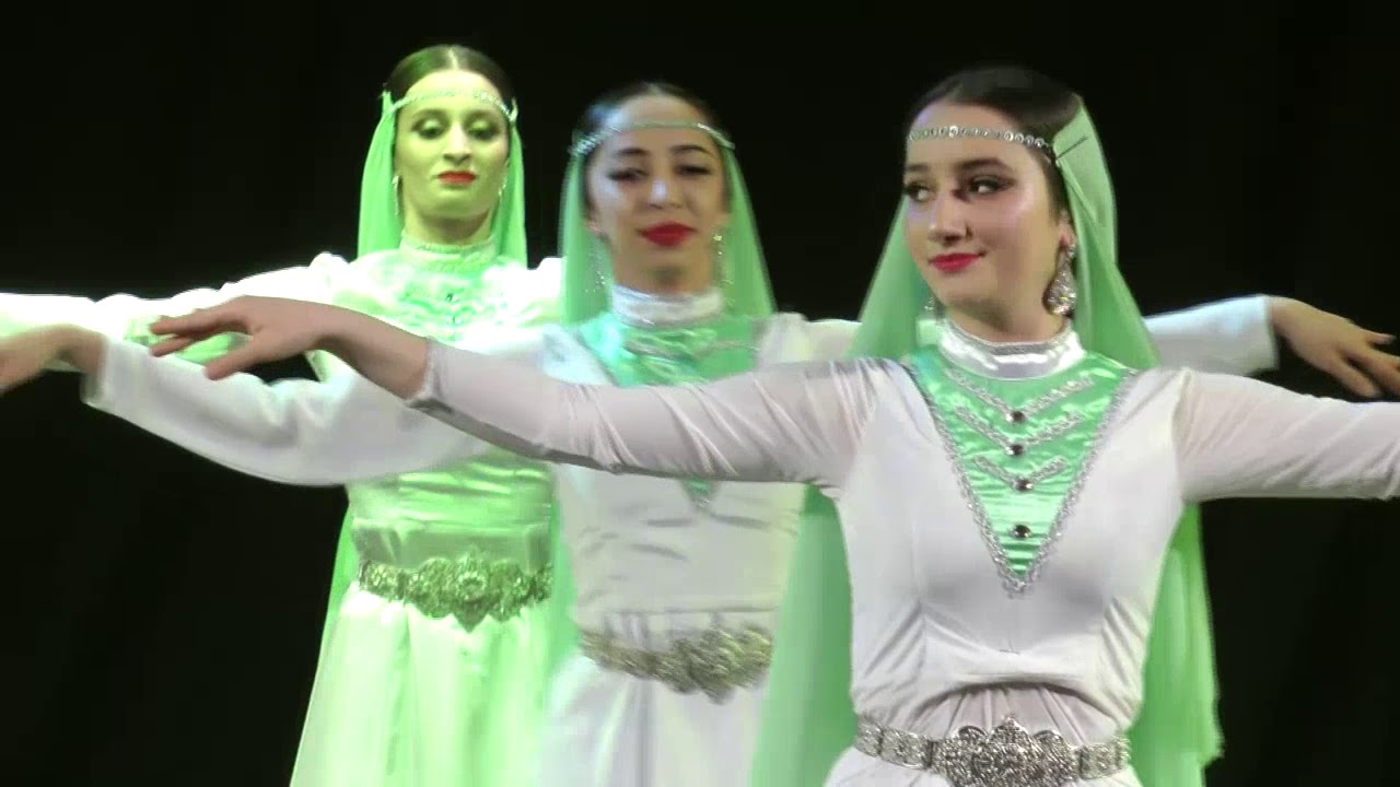 Чеченский девичий танец Малика  Ансамбль Сармат