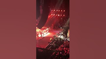 Thumbnail of Robbie Williams - Let Me Entertain You