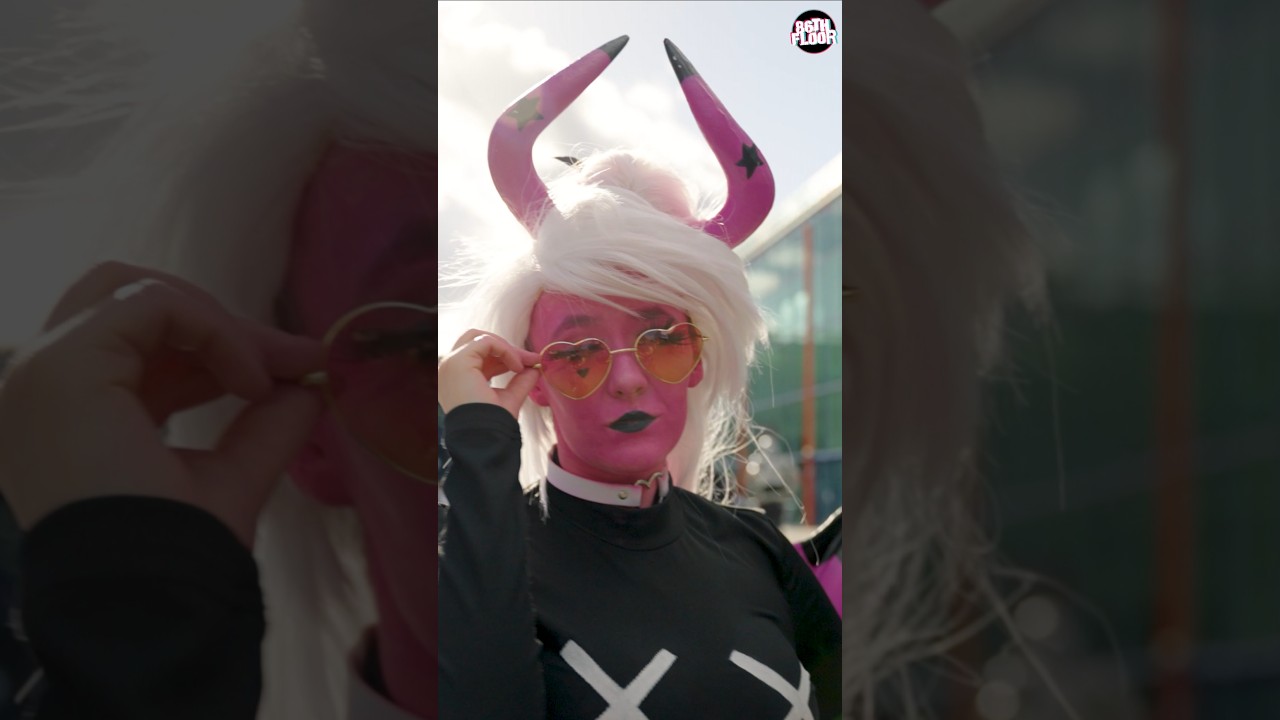 🤩BEAUTIFUL Verosika Mayday cosplay from Helluva Boss🤩 spotted at Megacon Live