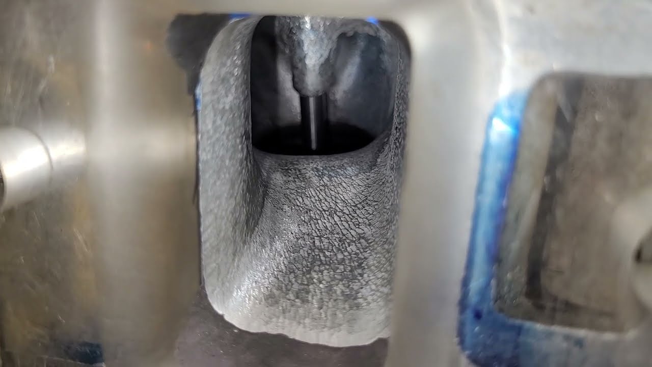 Ford AFR Enforcer copies ported cylinder heads, sailing a string at 300cfm!