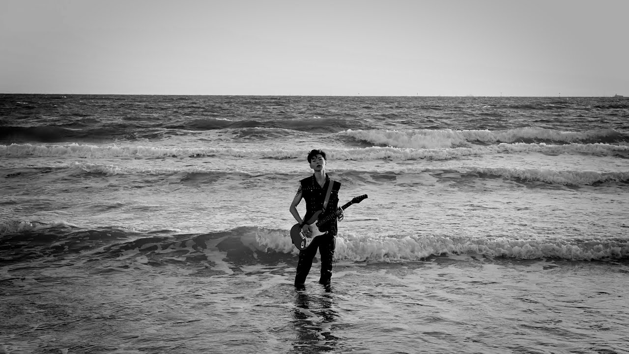 Kevin Silvester - SLEEPWALKER (Lyric Video)