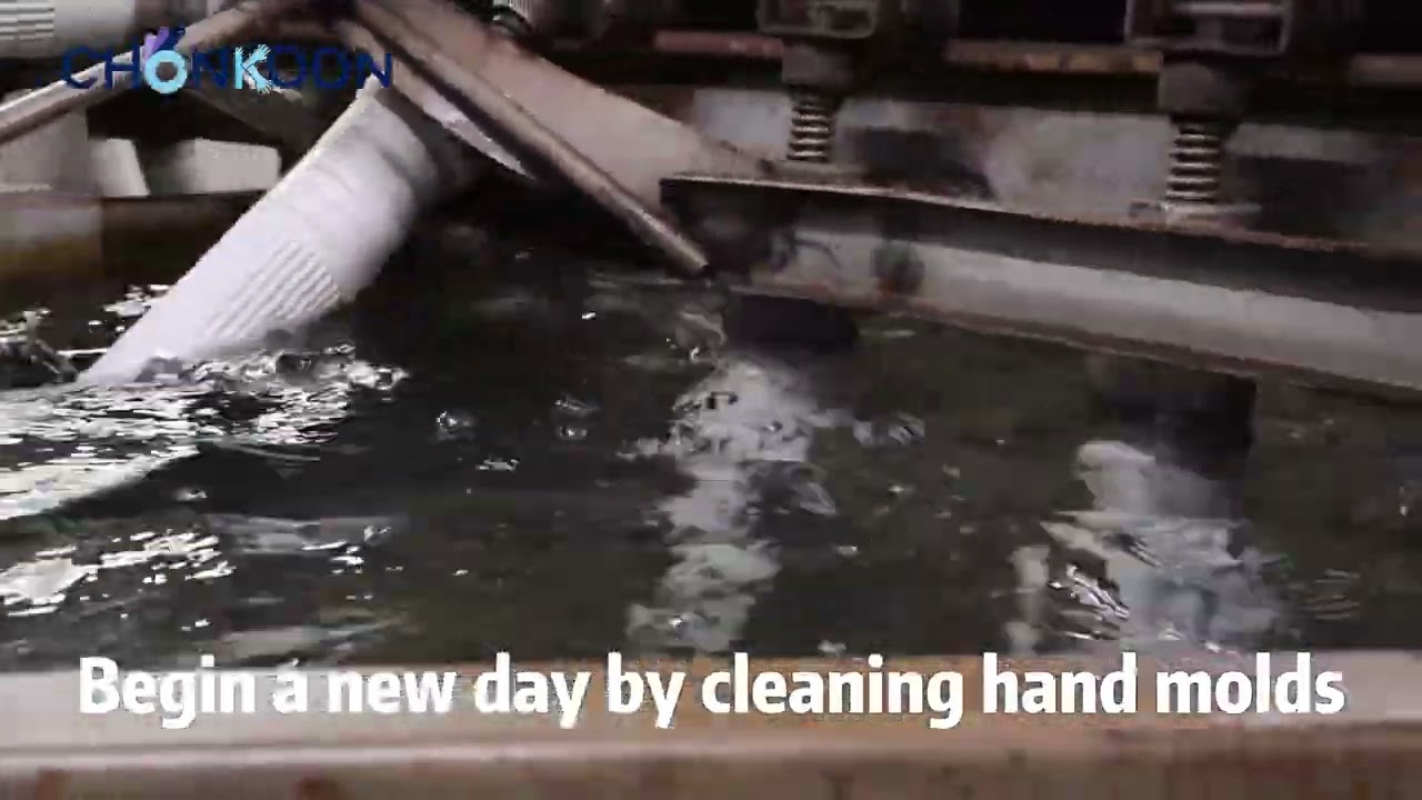 🌞It's morning in Beijing time — a new day begins with cleaning hand molds.