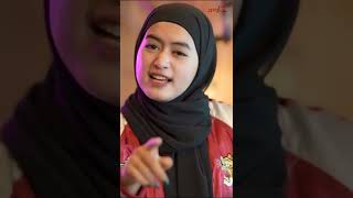 wong ko ngene kok dibanding-bandingke saing-saingke yo mesti kalah (WORO WIDOWATI-OJO DI BANDINGKE)