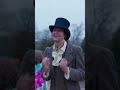 Invisible maracas?