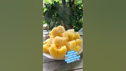 Sungguh Nikmat secangkir kopi hitam panas di temani singkong rebus di pagi hari🍠☕