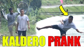 Taong Grasa takip ng Kaldero Prank| Gulatin mo yong mga taong nag iinom sa daan