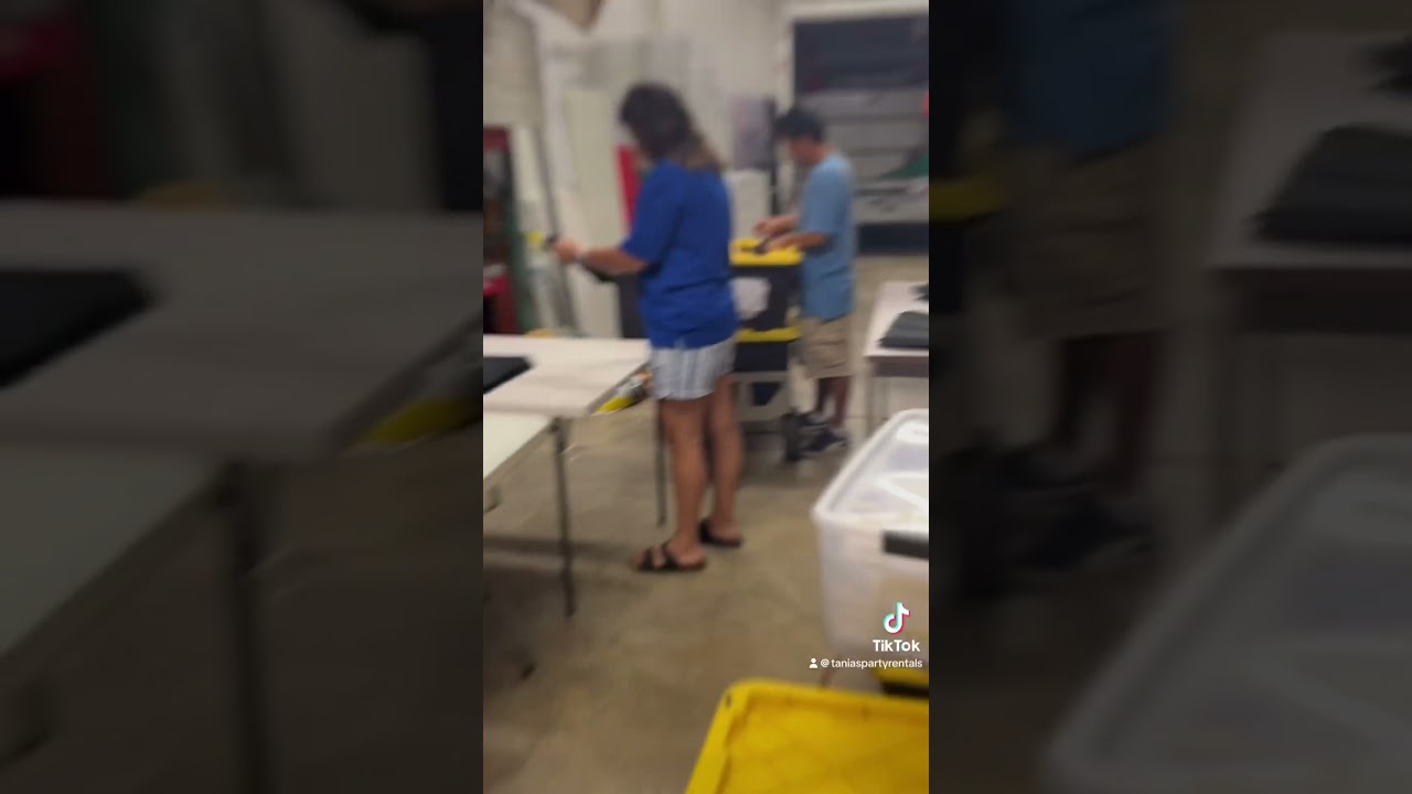 NAPKIN FOLDING FOR BIRTHDAY PARTY. BOOK NOW!!! 