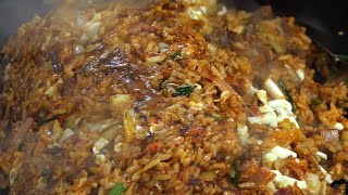 fried rice with iron plate, seafood, kimchi, cheese (홍대 철판전문점! 해물 김치 치즈 볶음밥) korean street food