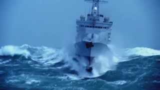 Fregate Française Latouche Treville en pleine tempête de Force 11