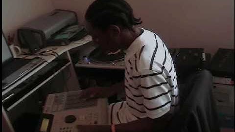 B Shels Making Beat w/ MPC