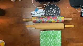 How to upcycle an old rolling pin into a beautiful centerpiece! How to upcycle an old rolling pin into a beautiful centerpiece!