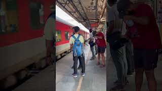 ₹10 vs Vande Bharat? 😱 Testing Delhi's Cheapest Train! 🚄 | #ytshorts #shortsindia #train