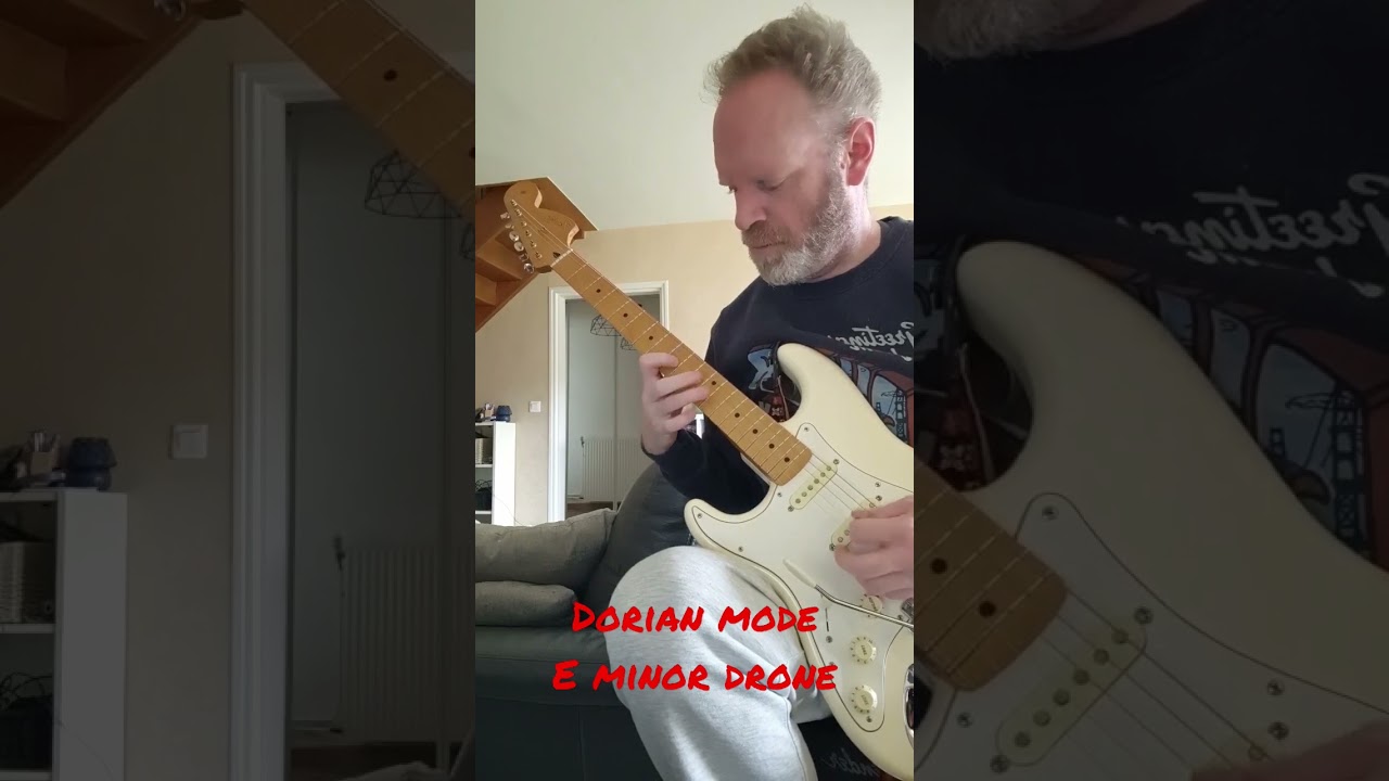 Смотреть «E minor drone - Dorian mode» на YouTube Смотреть «E minor drone - Dorian mode» на YouTube