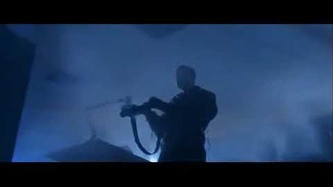 Arnold Schwarzenegger - Fires Damn MiniGun!