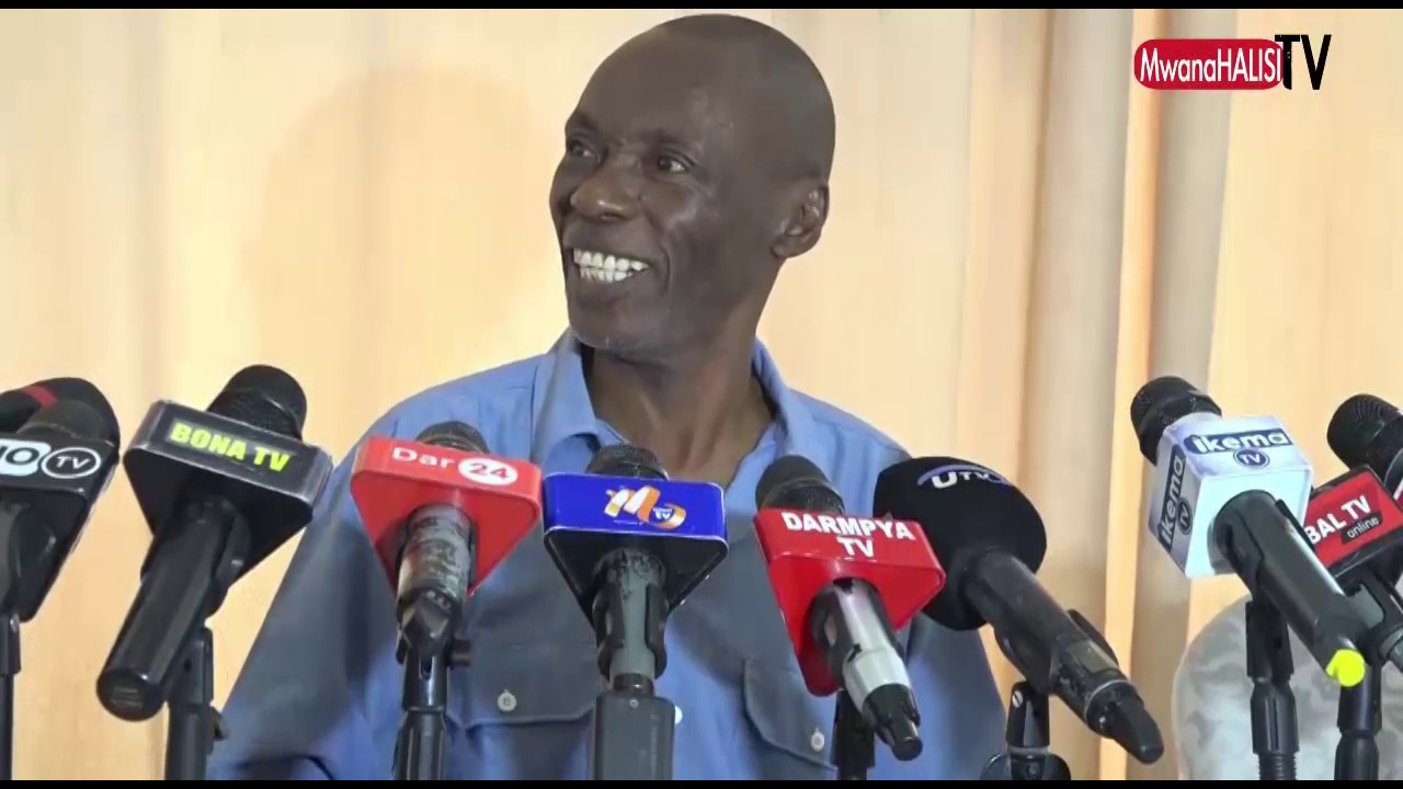 TAZAMA VITUKO VYA MBUNGE BWEGE, MBELE YA WAANDISHI