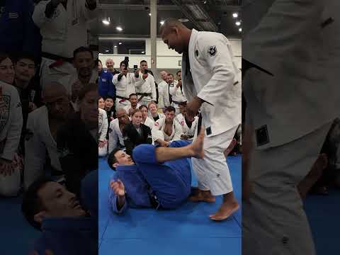 Jacare passing the Delariva Guard #bjj #ibjjf #jiujitsu