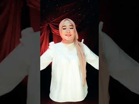 Pura-pura Bahagia - Wulan Permata