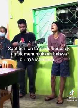 pengamen bersuara merdu viral (andai aku bisa)