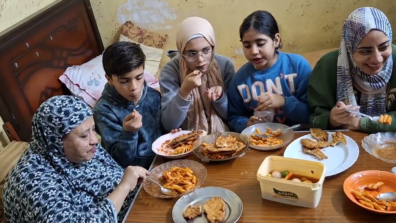 يلهوي بالي علي اللي حصلي واللي جرالي كل شيء يهون فداء ماما وبابا 🌹🌹