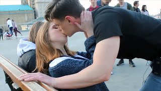 Kissing Prank: ПОЦЕЛУЙ С НЕЗНАКОМКОЙ | РАЗВОД НА ПОЦЕЛУЙ #36 Автостоп в Одессу Без Затрат