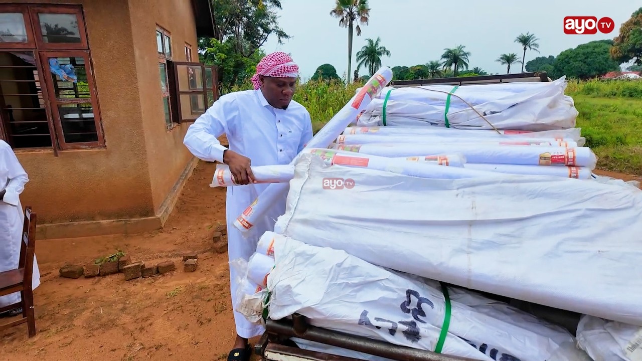 MBUNGE BABA LEVO AGAWA SANDA NA JUZUU JIMBONI KIGOMA MJINI