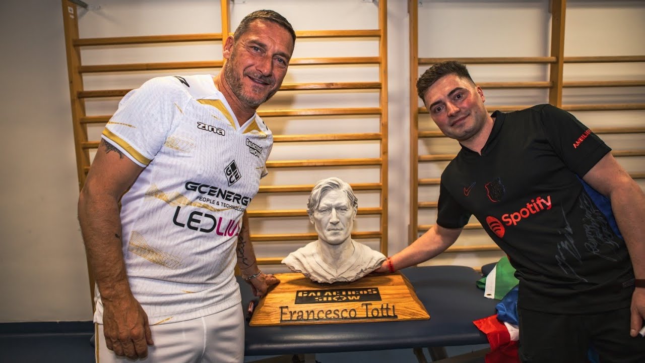 Francesco Totti sculpture in 19 h #viral #football #legend #italy