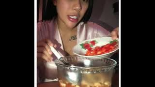 CEWEK SEKSI MAKAN BAKSO