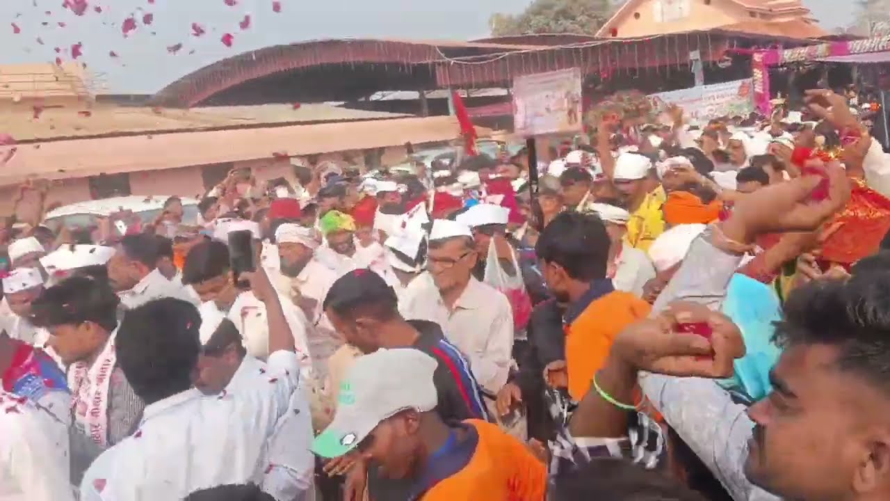 देव मोगरा को स्नान करने ले जाते हुए 🙏🌸🌾..