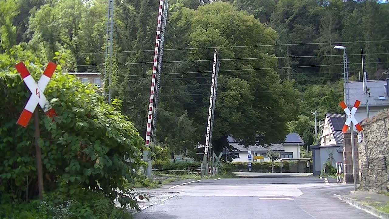 Bahnübergang Bacharach // German Railroad crossing // Duitse Spoorwegovergang