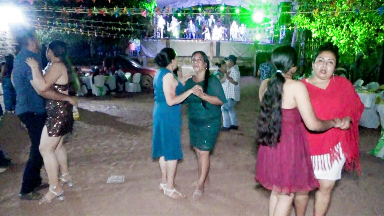 BANDA LOS DUKES. LA QUE COMPLACE A LA RAZA. FESTEJO DE LA SANTISIMA MUERTE. PARTE 