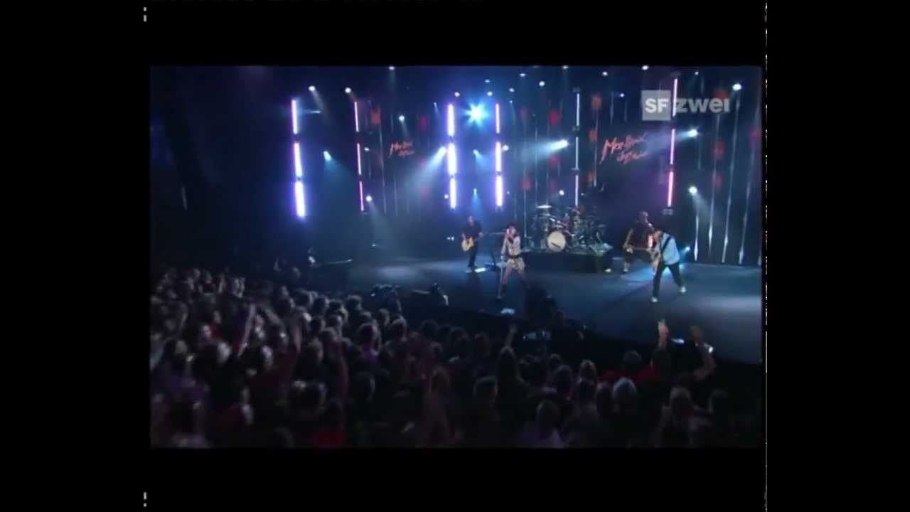 Garbage "Hammering my head" live at Montreux 2005