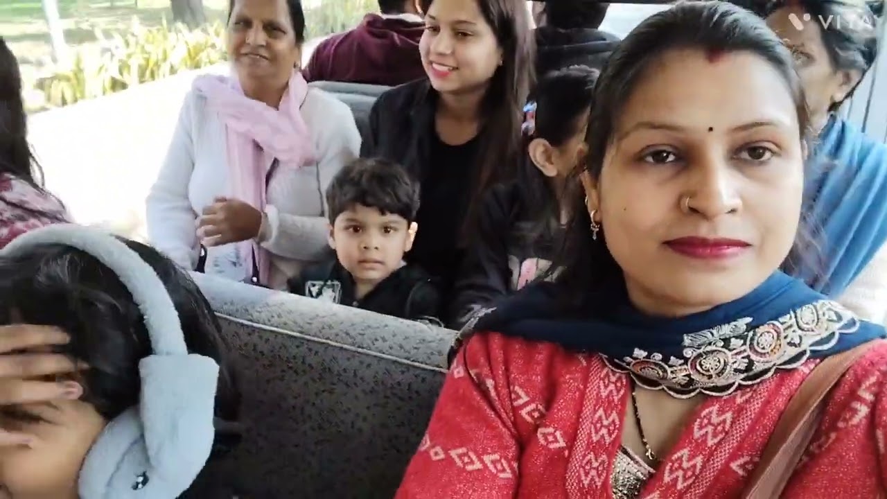 Family k sath gaye zoo dekhne k lye 