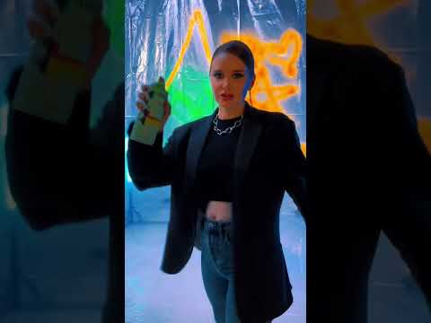 ‼️залила из баллончика экран телефона 🤯 so … #fuckit #арт #певица #sansii