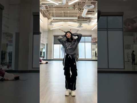 [Burning up- MEOVV] Chorus Dance Cover #kpop #burningup #meovv #shorts #dancecover #dance