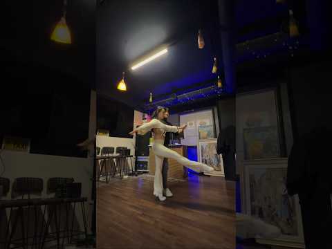 "골반 유연성 무엇..? 호흡 안 맞으면 절대 못 추는 돌핀🐬"​#바차타 #센슈얼바차타 #커플댄스 #설렘주의 #피지컬 #댄스쇼츠