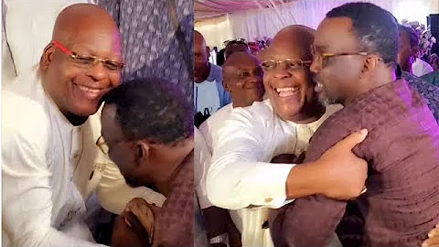 Maximum Respects moment Oganla Pasuma meet Sir Shina Peter live Show