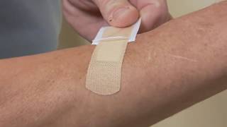 Plum- How to use the plaster QuickFix Elastic