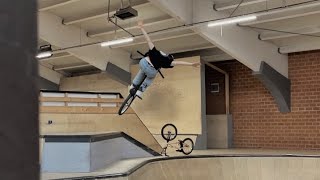 Session in der Skatehalle Oldenburg | Finn Lismann