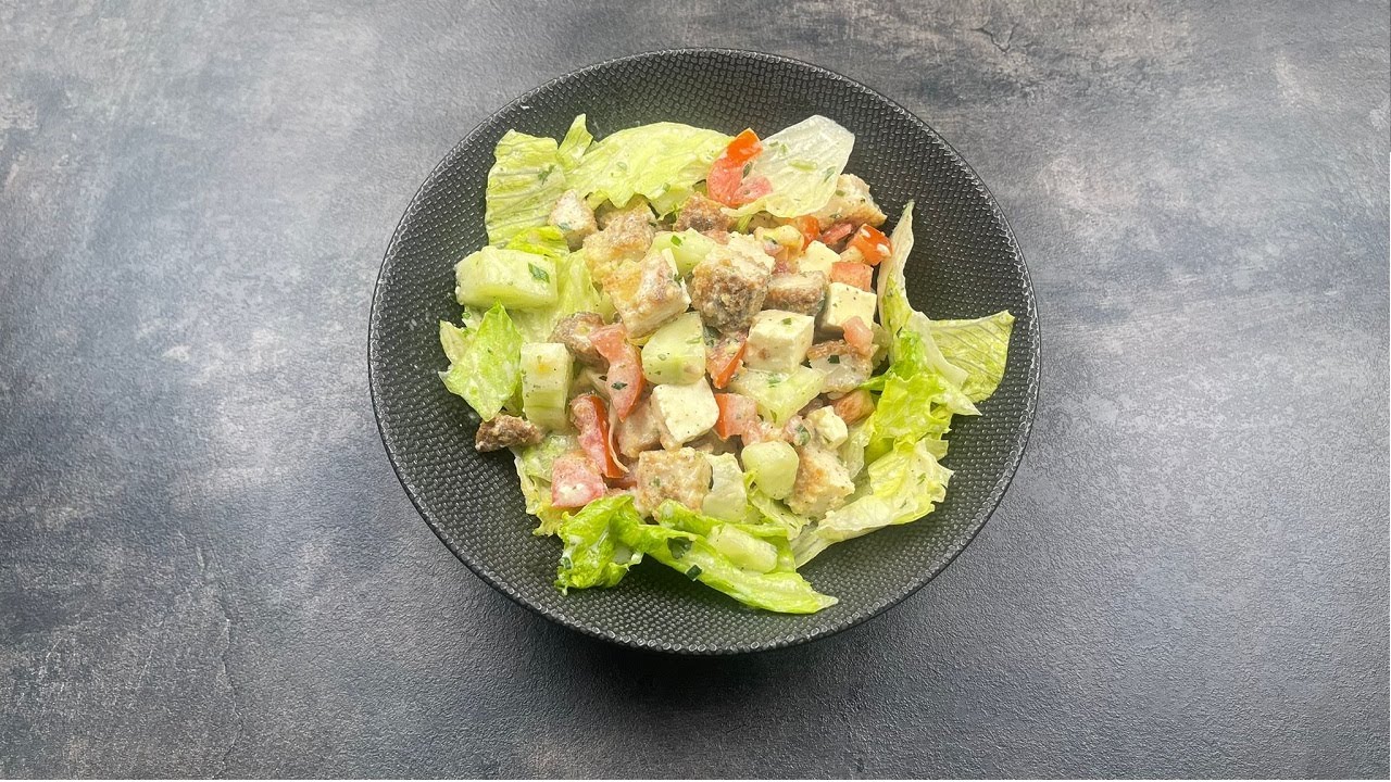 Rezept - Sommer Salat mit einem Joghurt Zitronen Dressing und Schnitzel