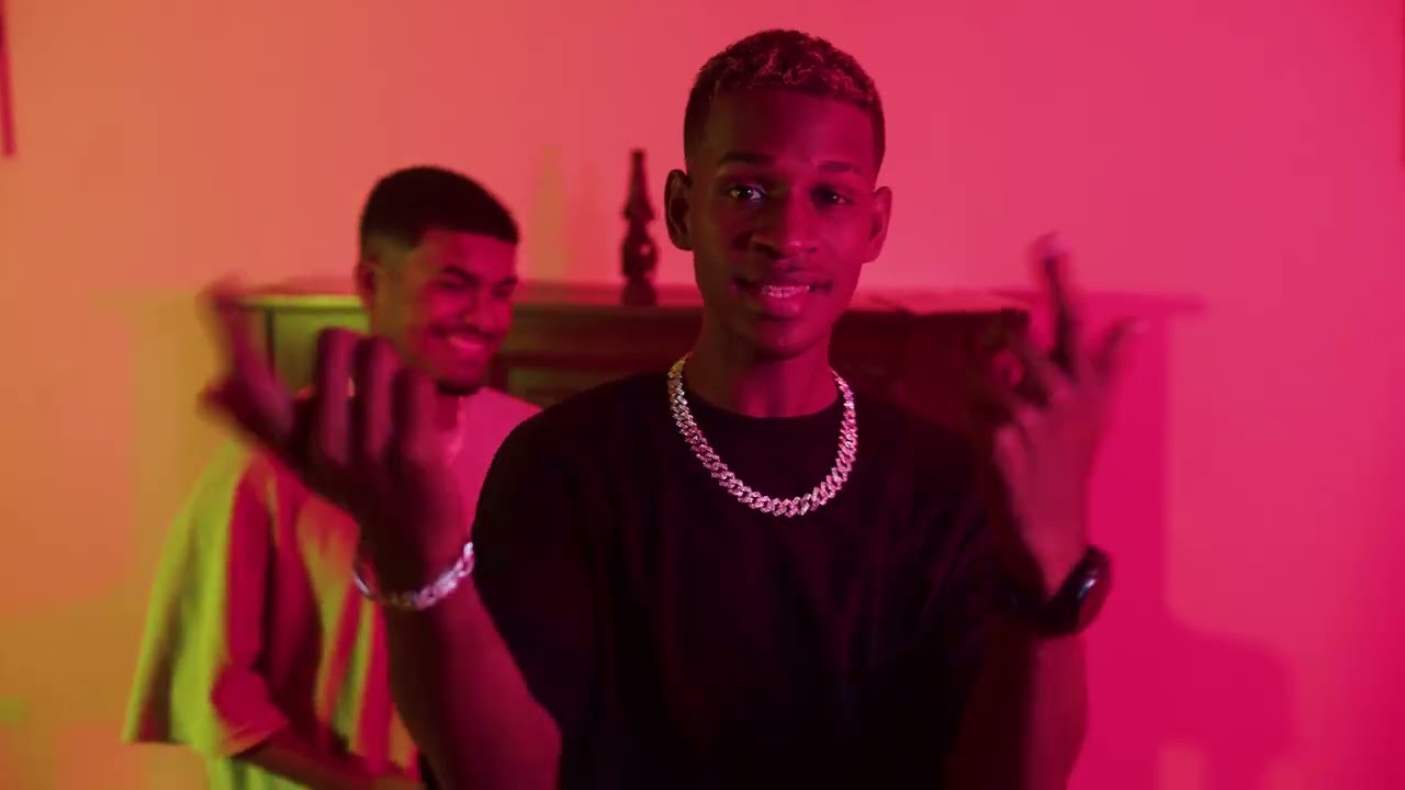 Watch COMO YO --HENRY & MAIK on YouTube Watch COMO YO --HENRY & MAIK on YouTube