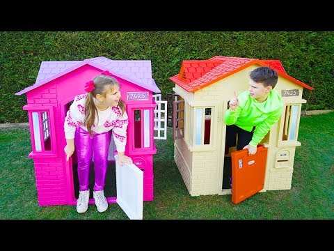 Ali and Adriana playing and build colored Playhouses