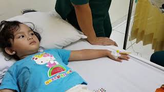 Pemasangan infus pada anak umur 3 tahun, Syakira HD