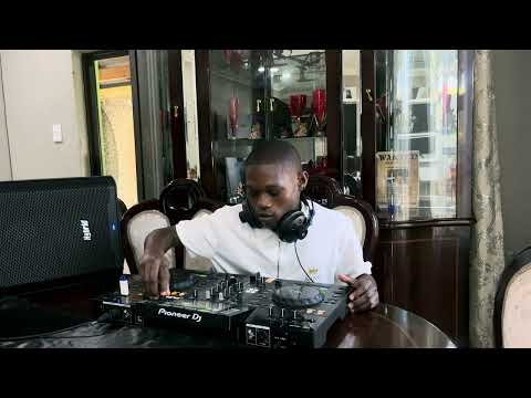 Bakers and friends deep house mix with Bakersrsa(keep it locked)