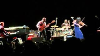 Badass violinist Lucia Micarelli rocks Chris Botti's concert in Chicago