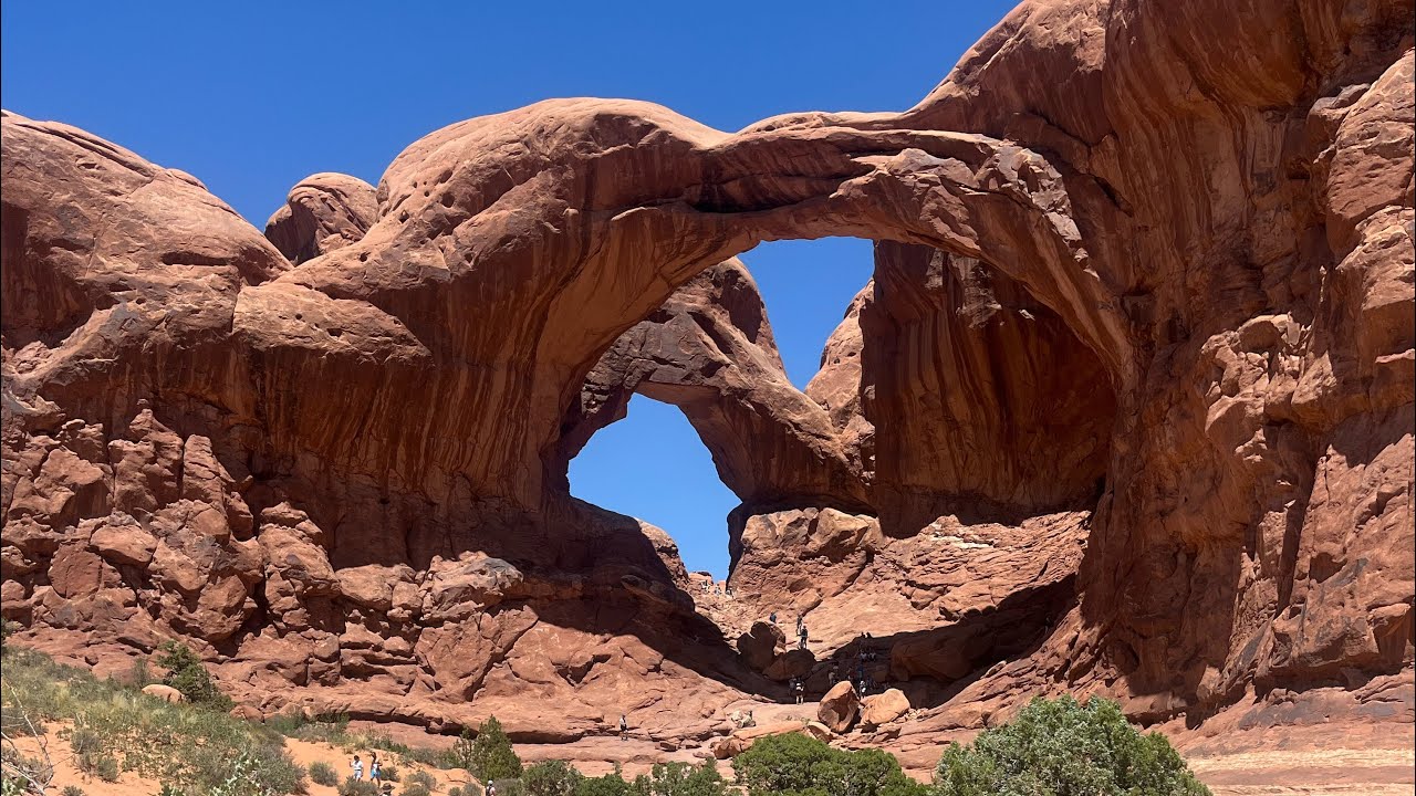 The Travelling Roadrunner (part 1  The Arches National Park in Utah) ￼
