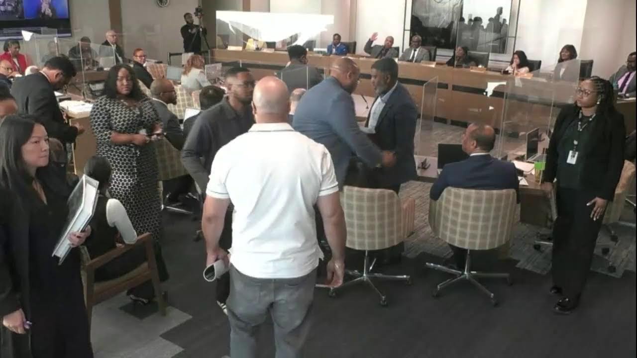 Мэр Шеффилд представляет свой первый проект бюджета в качестве мэра Детройта.