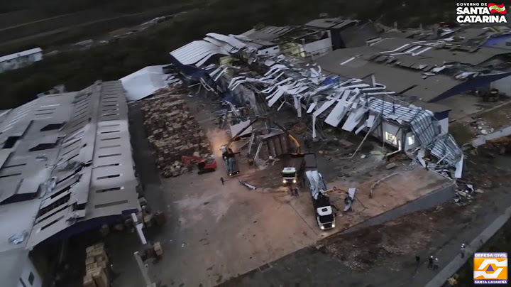 Imagens aéreas mostram destruição causada por tornados em SC